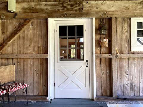 Charming Guest Cottage with Modern Amenities