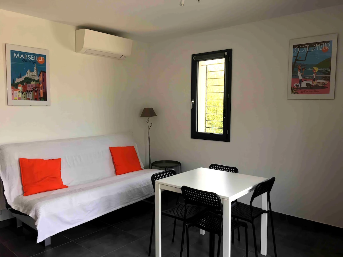 Successful Airbnb property: Pleasant south-facing house. in La Ciotat