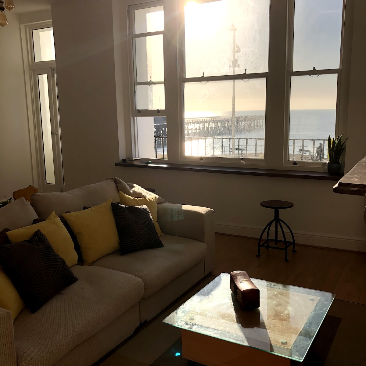 Popular Airbnb listing: Stylish Seafront Flat in Westfield