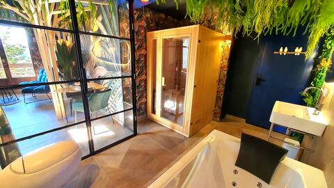 In the heart of nature hot tub, steam room and sauna