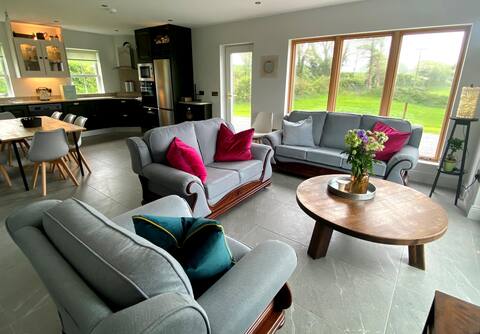 RedBarn Cottages Tulla (2 cottages sleep 18)