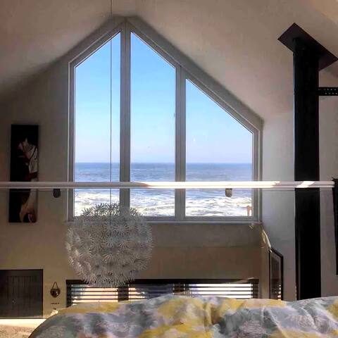 Modern 1 bedroom house overlooking the sea