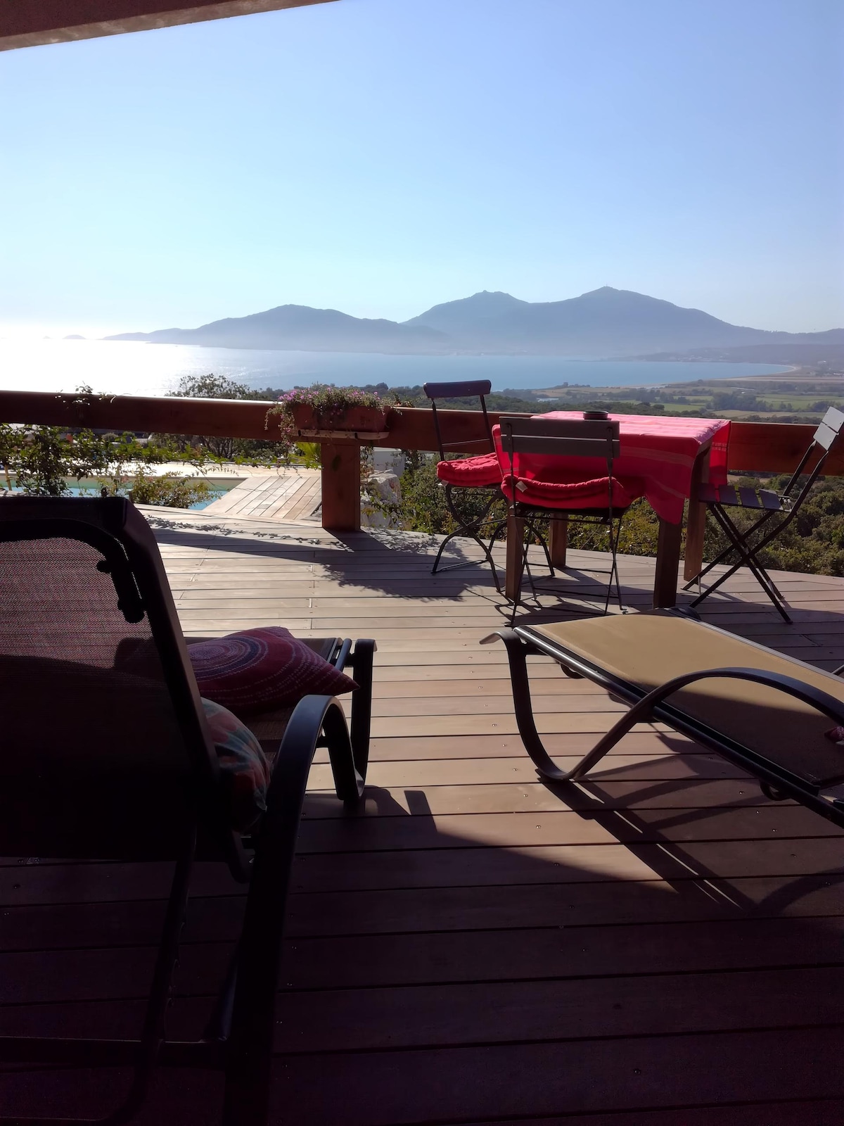 Propriété Airbnb réussie: Porticcio: studio with pool and sea view. à Grosseto Prugna