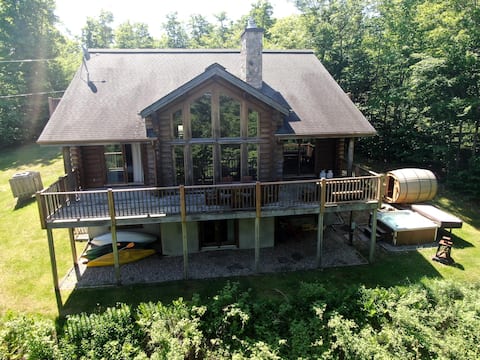 Chalet Arizona with Hot Tub + Sauna