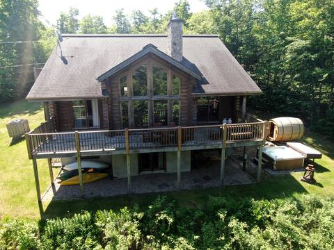 Chalet Arizona with Hot Tub + Sauna