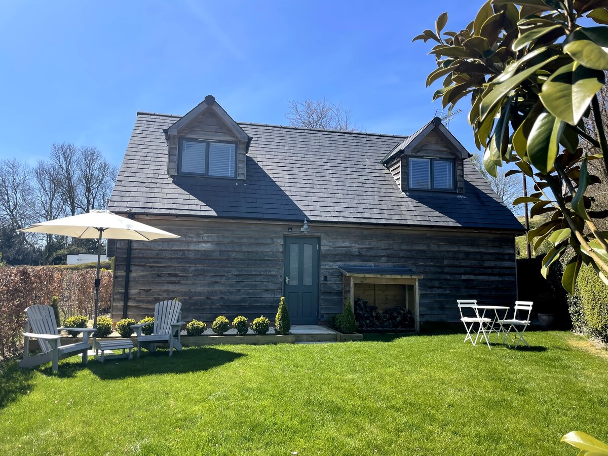 Successful Airbnb property: Damsel Lodge, Test Valley in Test Valley