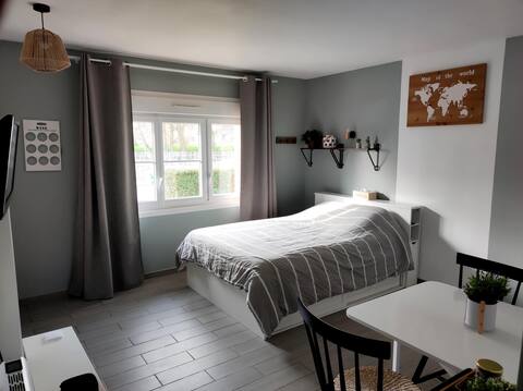 * * * Well appointed studio - quiet - wifi-Dunkerque