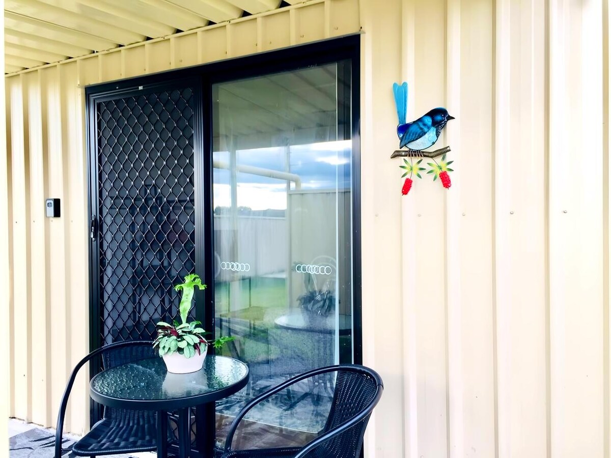 Airbnb performant: The Blue Wren free wifi à Cessnock City Council