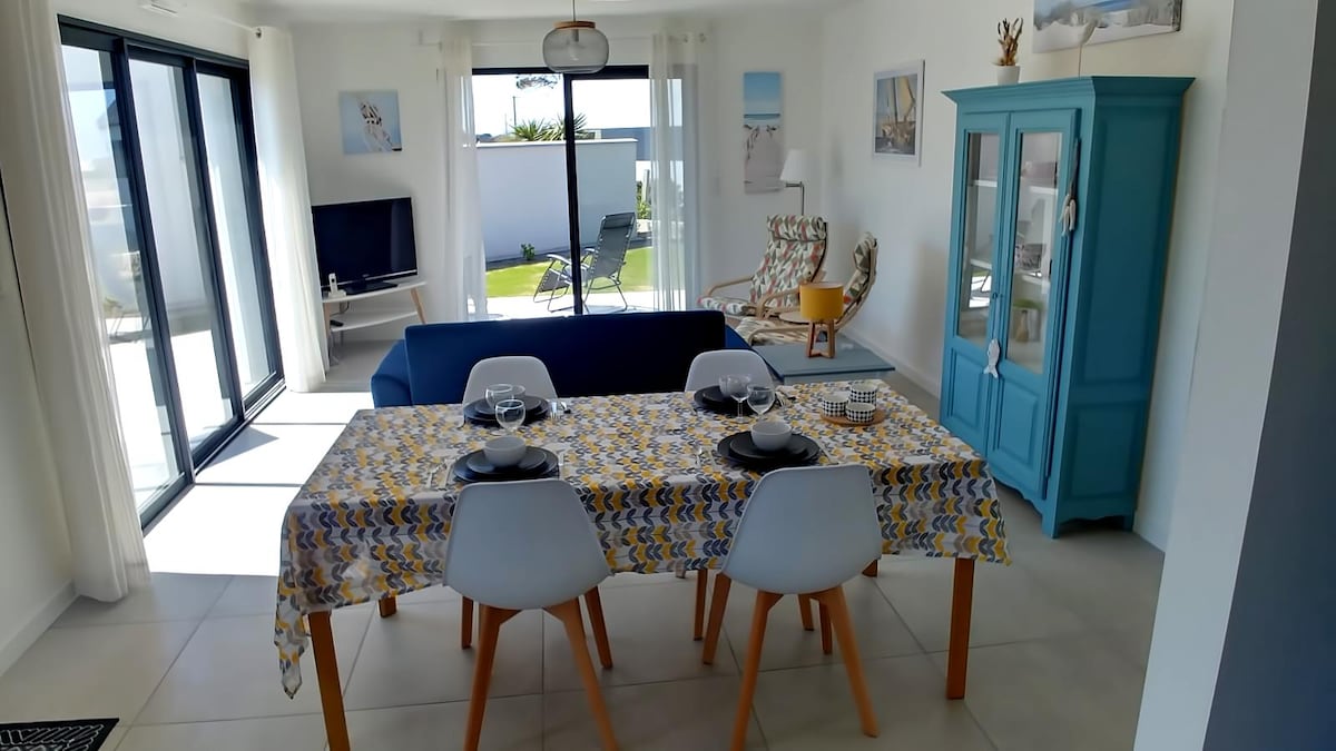 Popular Airbnb listing: Villa 3 p 250 m from beautiful white sandy beaches in Santec