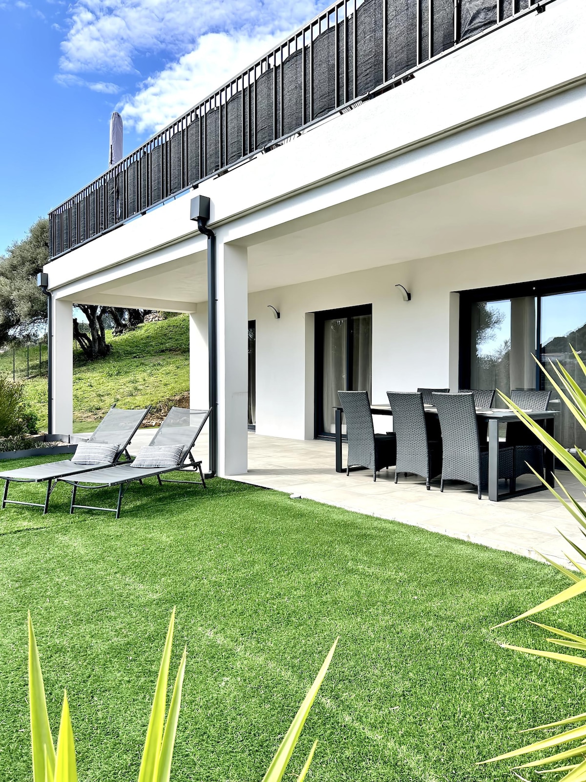 Bottom of villa with garden near beaches and Ajaccio