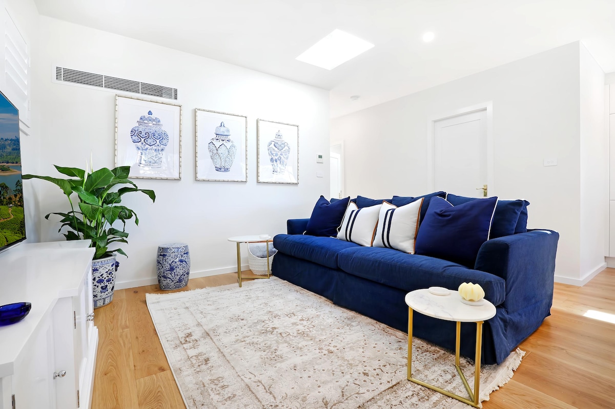 Top Airbnb: Luxury Hampton’s Getaway in Wollongong City Council