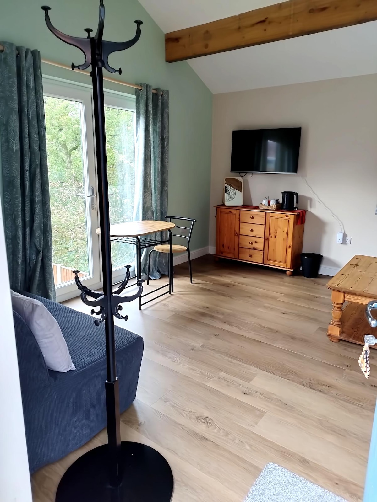 Successful Airbnb property: Willows Treehouse in Oldham