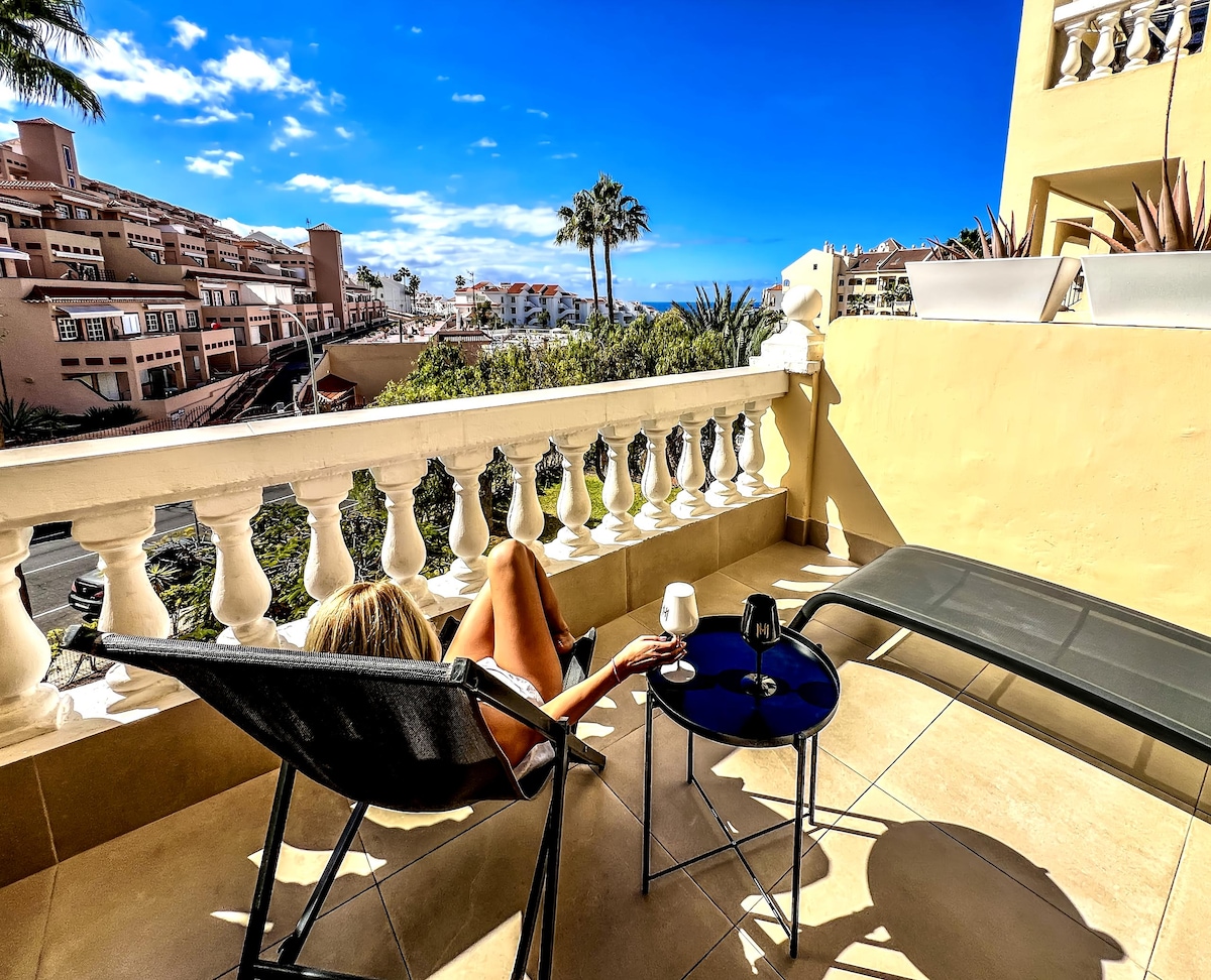 Top Airbnb: 12m² Terrace I Heated Pool I 75 inch TV | Kitchy en Arona