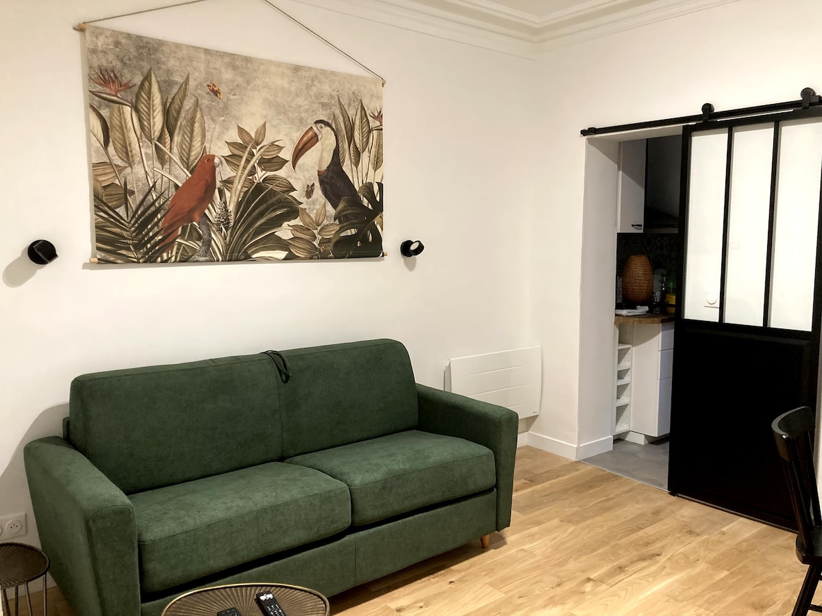 Successful Airbnb property: Charming 2-room apartment on the outskirts of Paris in Asnières Sur Seine