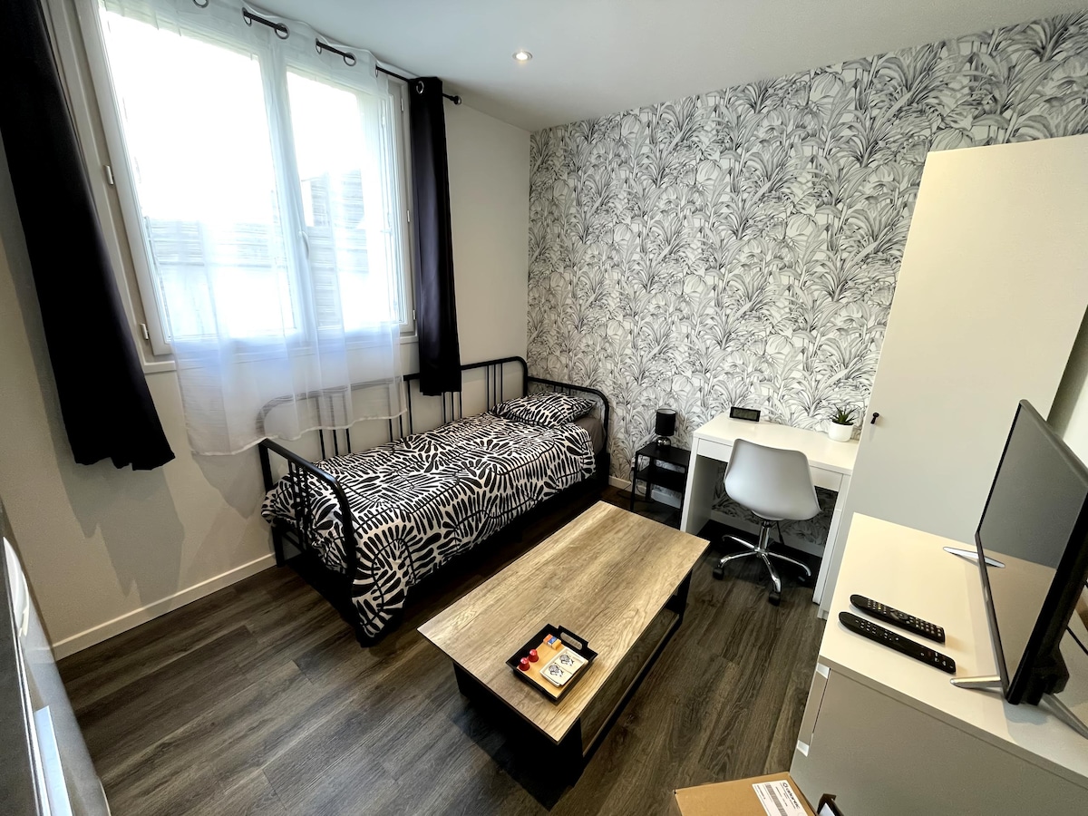 Popular Airbnb listing: Quiet studio downtown Brest - Siam neighborhood in Brest
