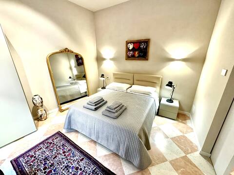 Old Bridge Residence luxury private apartment