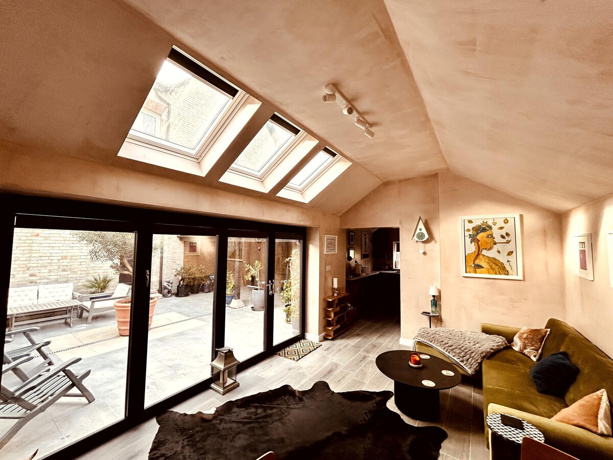 Successful Airbnb property: Country House Mews Designer Cottage in Wiltshire