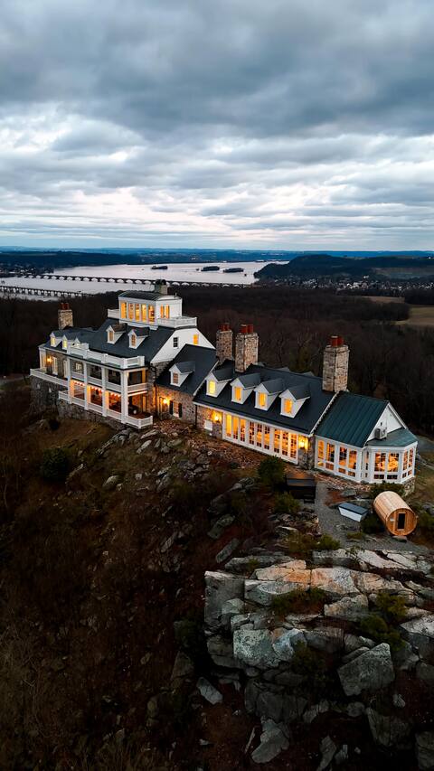 Roundtop Mansion-Steller View-hot tub-indoor pool
