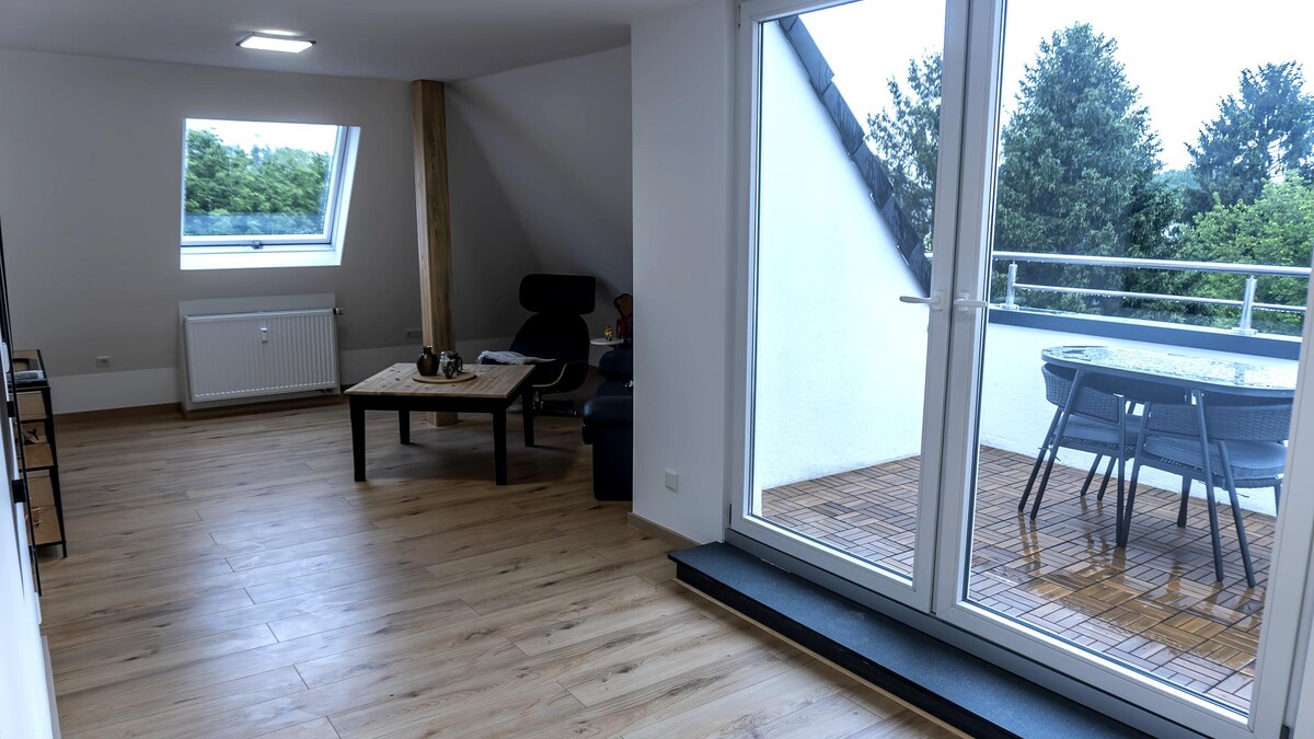 Leistungsstarkes Airbnb: MIO’s Modern t floor Apartment in Central location in Feldmark