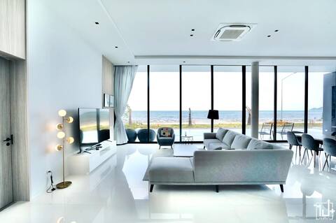 Luxury Pool Villa beachfront at Pranburi HuaHin