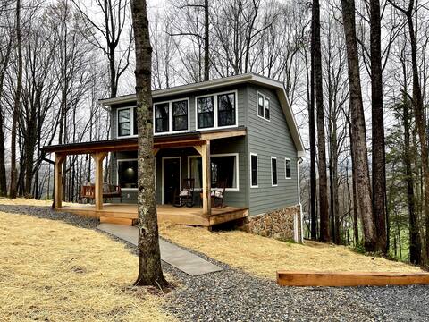 Hot Tub, Fire Pit, Ping-pong, Mt. View , & Privacy