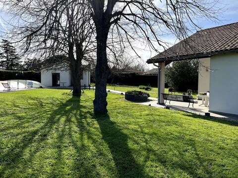 Large house with garden, 1 km from the labyrinth