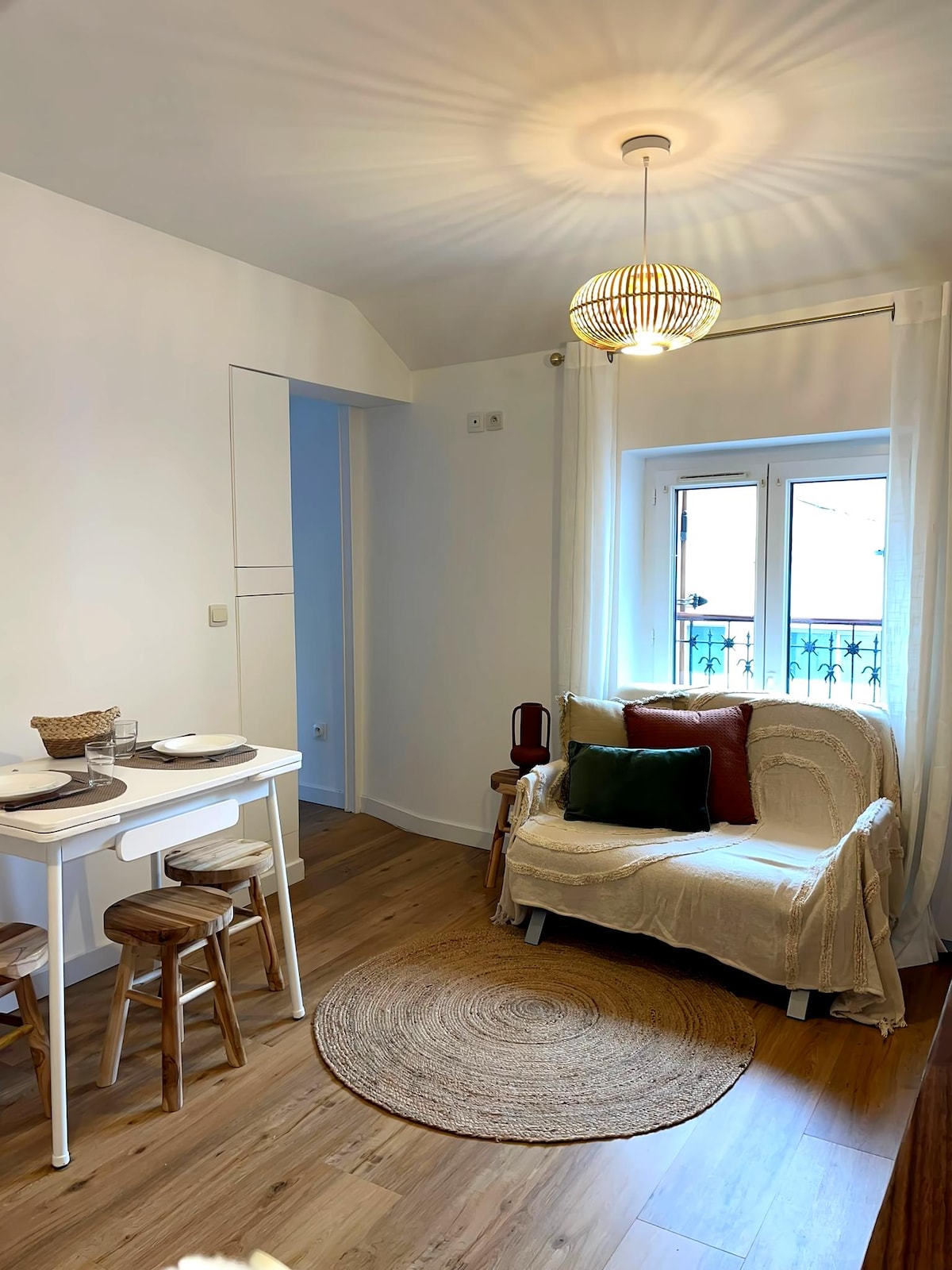 Successful Airbnb property: Cozy apartment 10 min from Paris in Montreuil