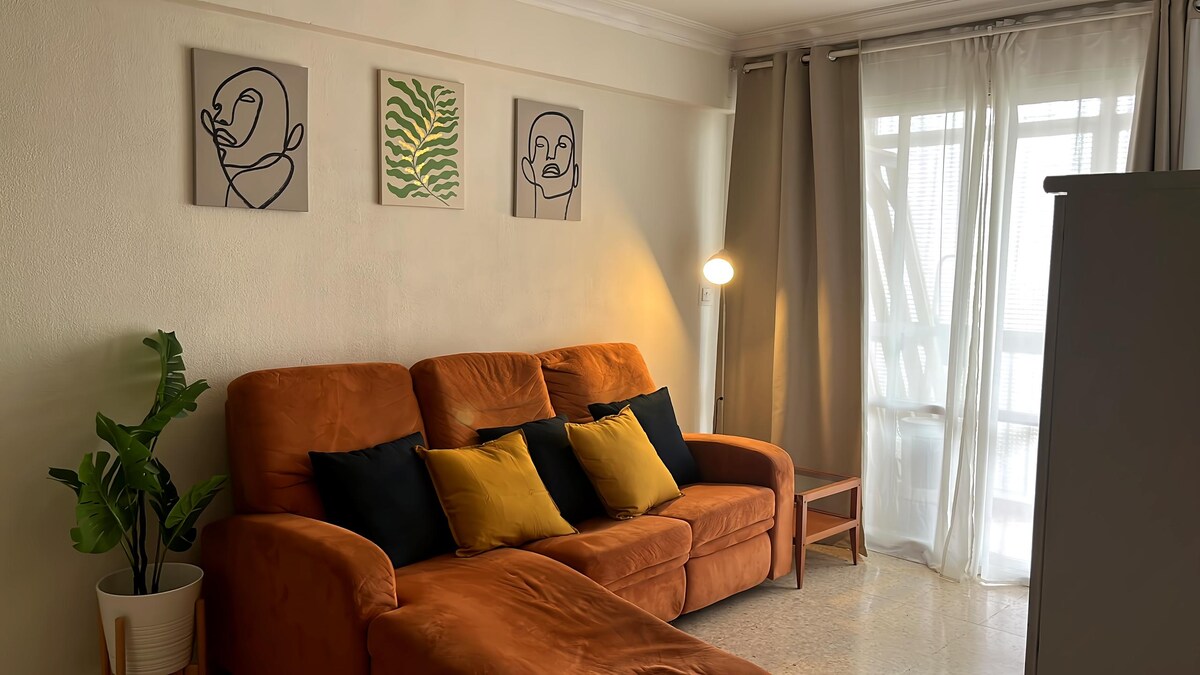 Top performing Airbnb: Cozy apartment next to center in León Xiii Los Naranjos