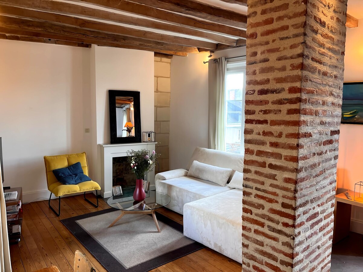 Annonce Airbnb populaire: Charming loft, historic heart. à Tours