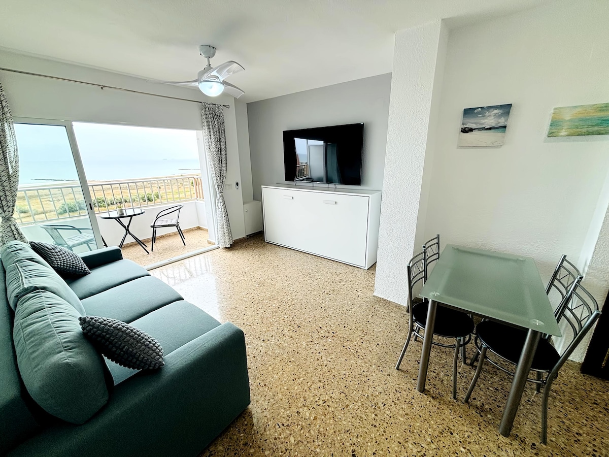 Top Airbnb: Apartment with an ocean view and a swimming pool à La Pobla De Farnals
