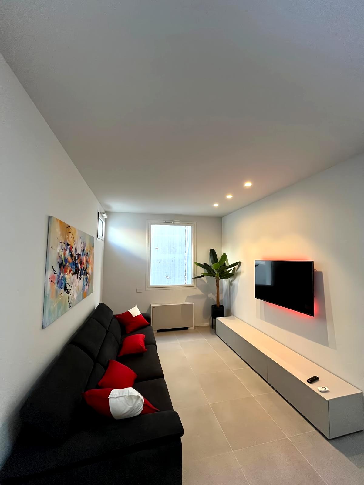 Airbnb performant: The Frame Marina à Massa