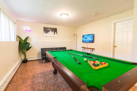 Roomy Boston 5BD/3BA w/ Pool Table / Free Parking