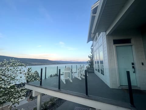Valencia Vistas | Panoramic, Infinite Lake Views