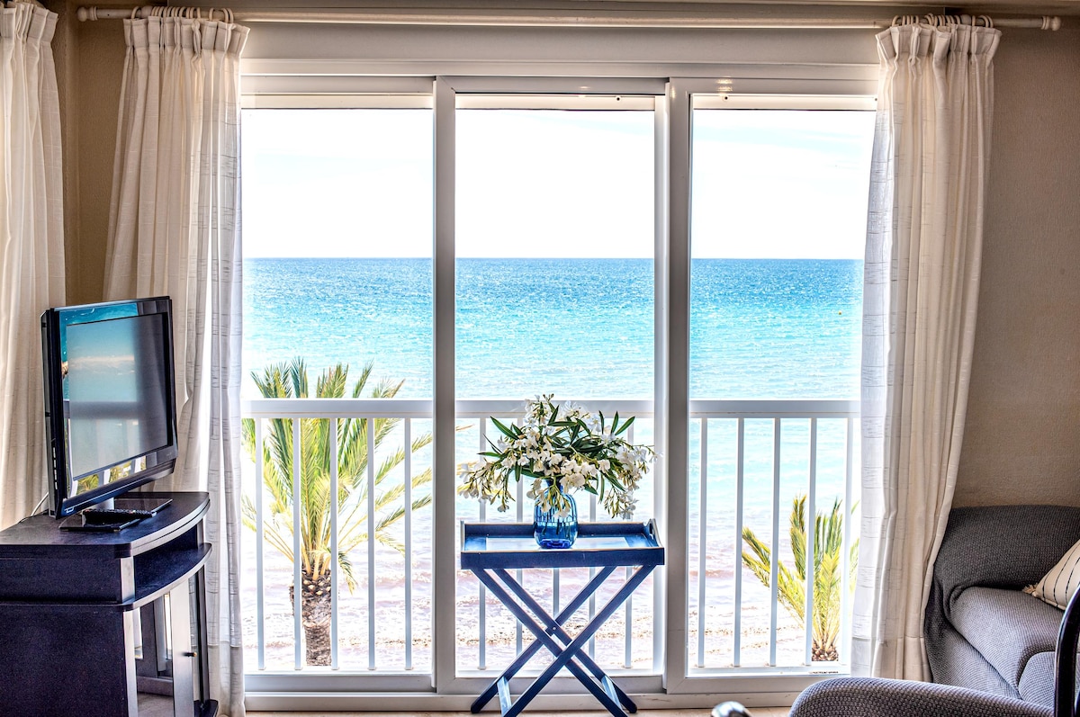 Top Airbnb: Stunning Sea Views and Comfort on the Beachfront in Santa Pola