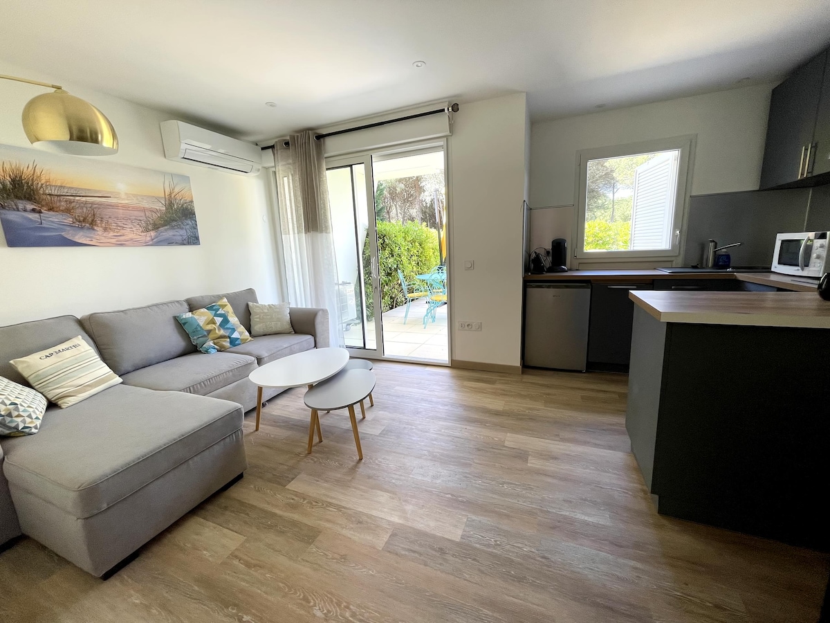 Top performing Airbnb: 4-person apartment with terrace in La Grande Motte