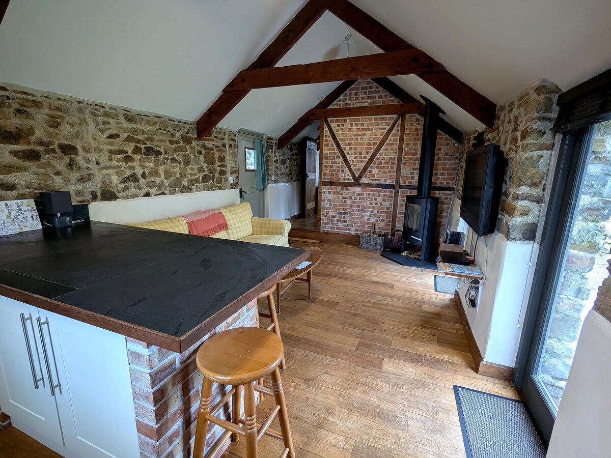 Airbnb performant: Peaceful, cosy barn with log burner near Bude à Kilkhampton
