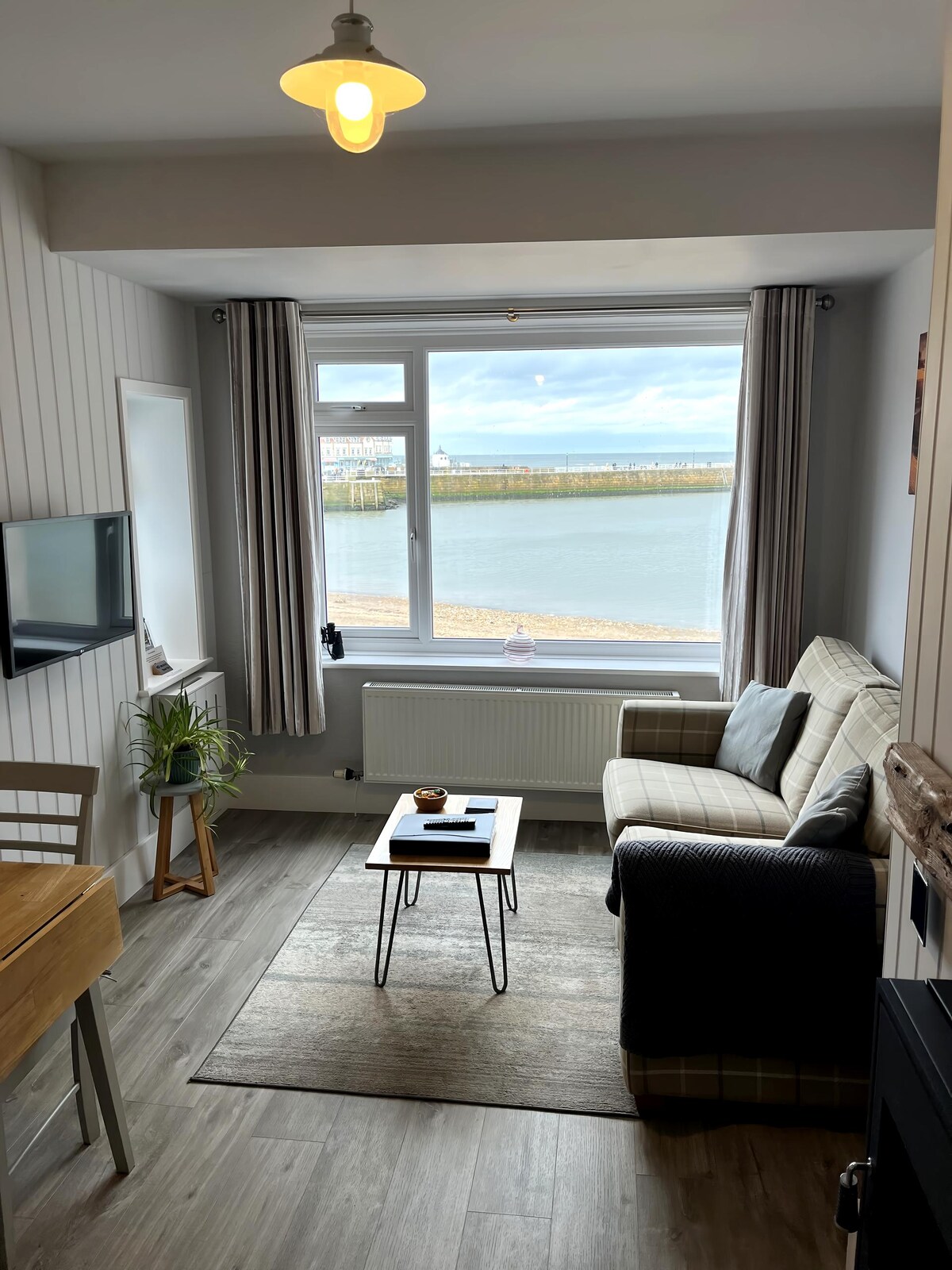 Popular Airbnb listing: Dryden Cottage, Whitby Harbour - Beach side in Whitby