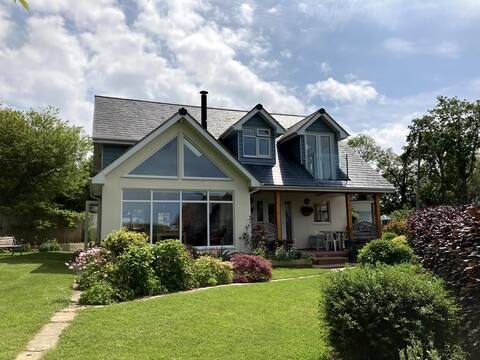 Cowes family home 3 mins walk from Gurnard Beach.