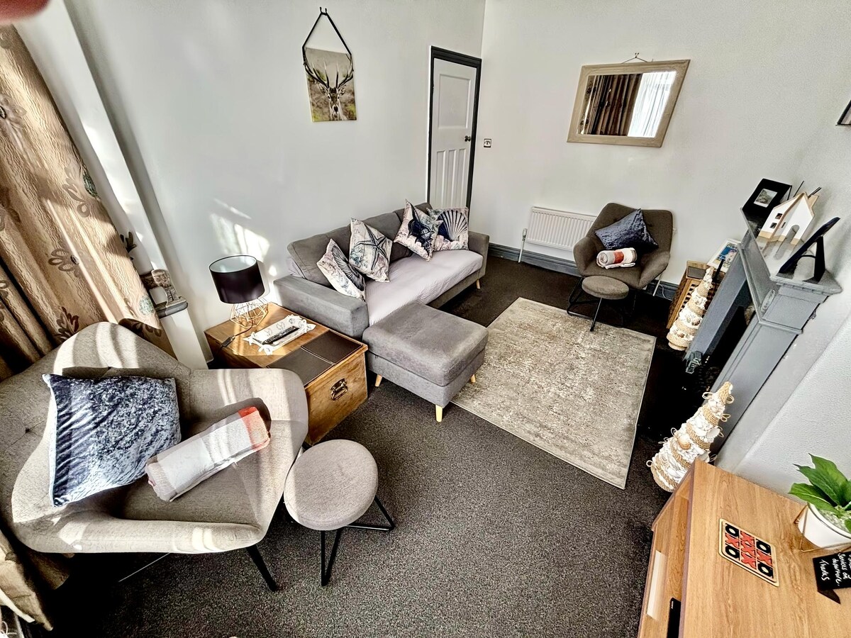 Popular Airbnb listing: Blackpool Holiday House - garden & free parking. in Staining