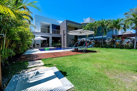 House 2 min walk to the beach; maid, AC, Wi-Fi