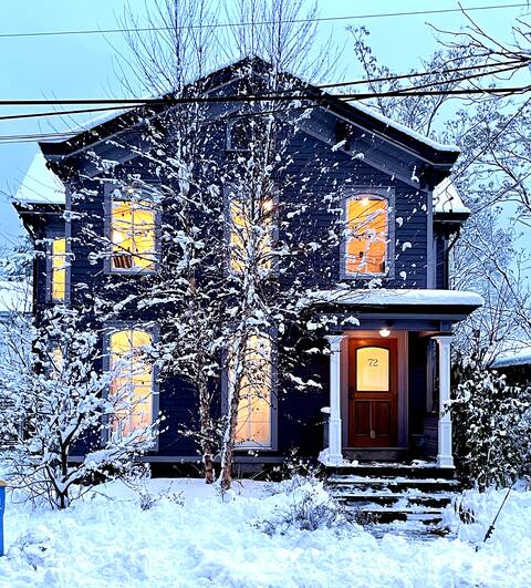 Antique Uptown Charmer w/ Five-Star Modern Kitchen