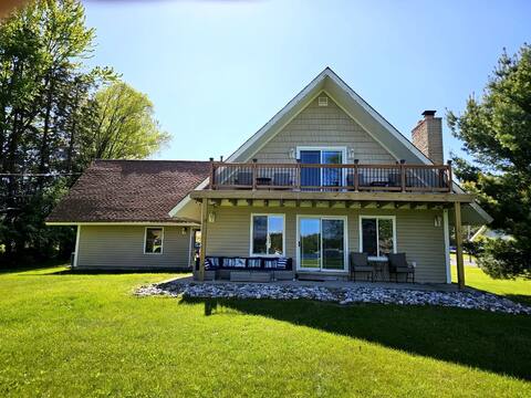 1 Acre Lakefront Chalet with Private Beach & Dock