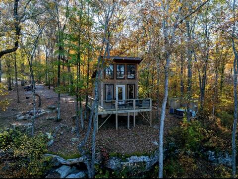Coyote’s Cabin Treehouse