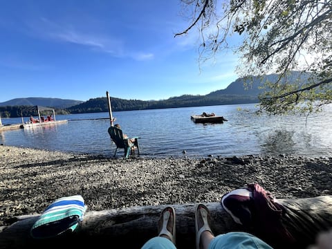 Mile 77 Cottages Up Lake Front property-w- Hottub