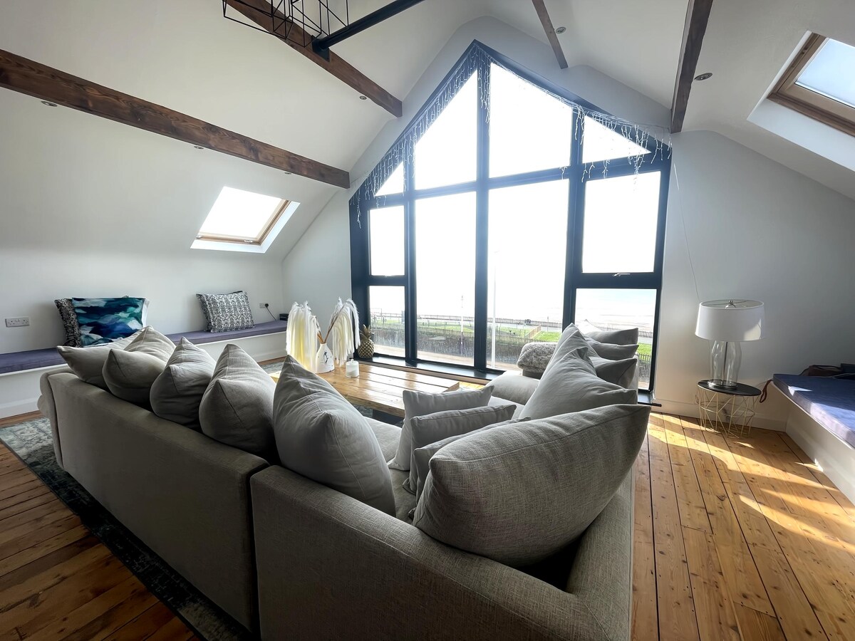 Popular Airbnb listing: ONYX House, 8 Bedrooms, 6 Bathrooms, Sauna in Fleetwood