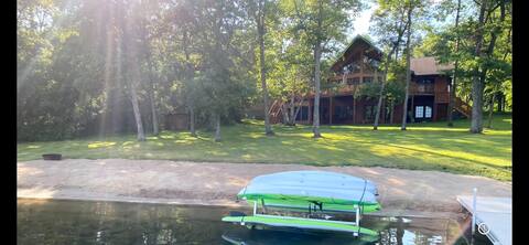 Gathering Lake House for up to 20 Close to Trail