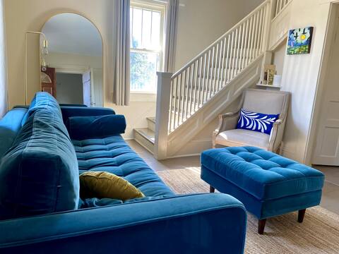Charming 3 bdrm Chester cottage steps from spa