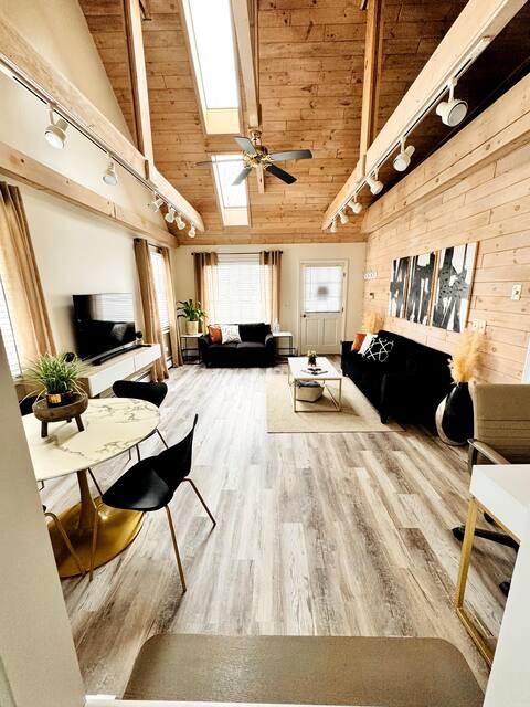 Modern/Private Five ★ /Hotel quality stay/1 BR Apt