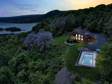 Mountain Retreat * Heated Pool * Amazing Views!