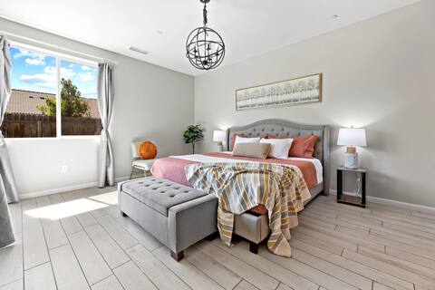 Tulare 3 BR Home - Fast WiFi - Memory Foam Beds